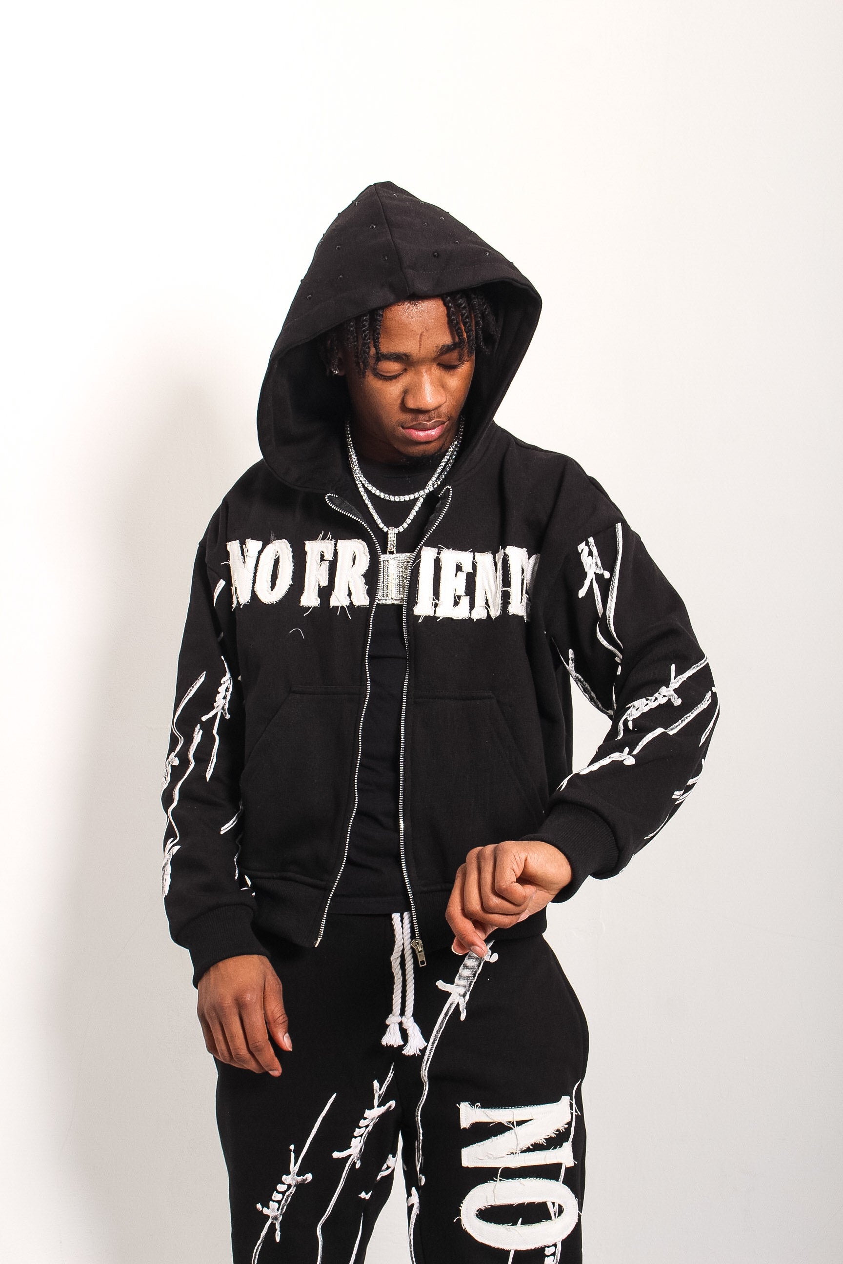 BLACK ZIP-UP BARBED JACKET